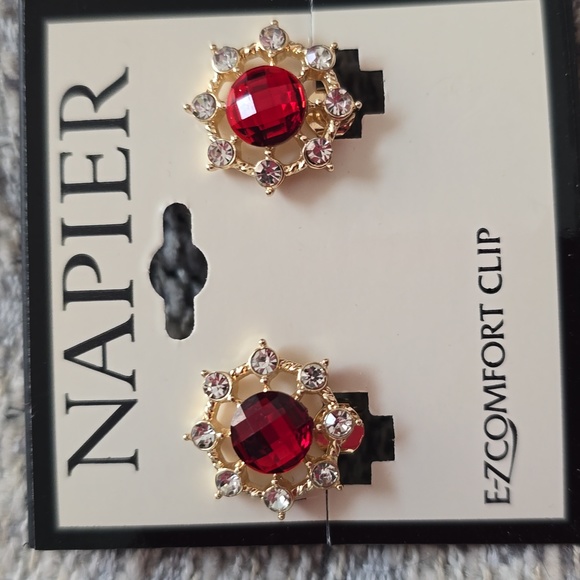 NAPIER BRAND WOMENS FASHION JEWELRY CLIP-ON EARRINGS BUNDLE - Picture 4 of 8